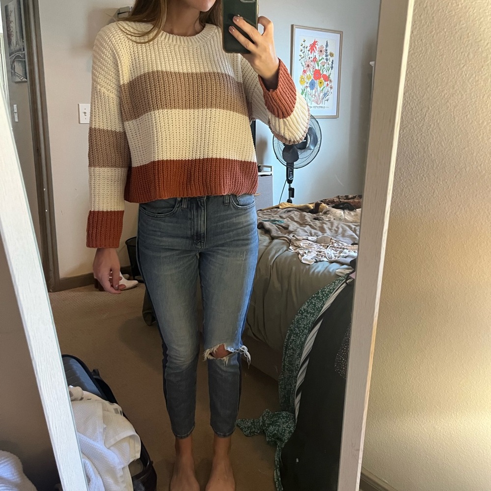 Size small Franchesca’s knit sweater